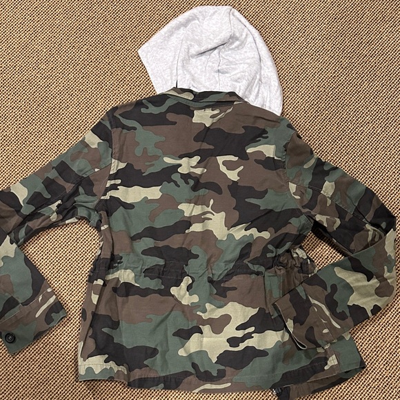 Camouflage Utility Jacket with Gray Hood - Picture 3 of 3